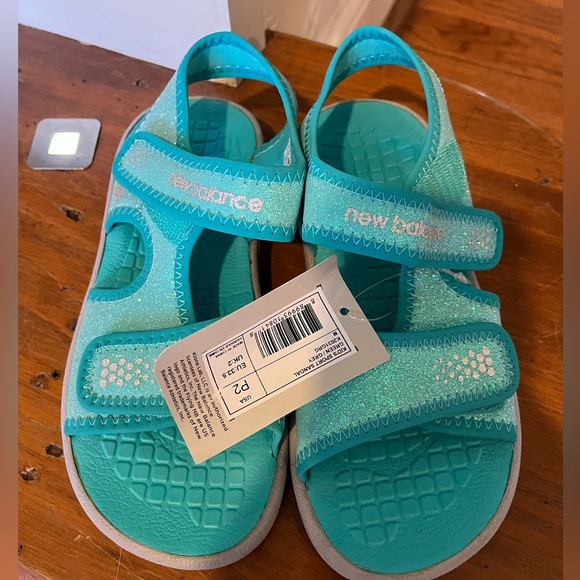 NWT New Balance sport sandals size 2 - Picture 1 of 7